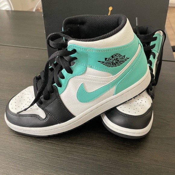 Nike Air Jordan 1 Mid ; TROPICAL TWIST; Size US 8 - Picture 5 of 6